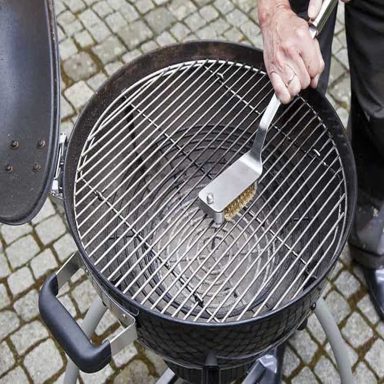 best way to clean bbq grill