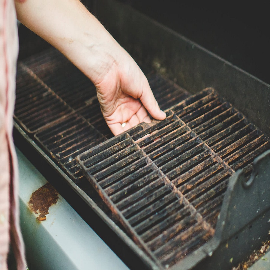 best way to clean bbq grill