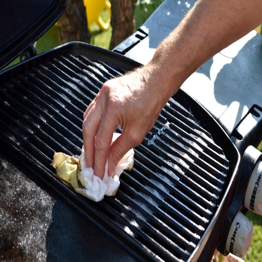 best way to clean bbq grill