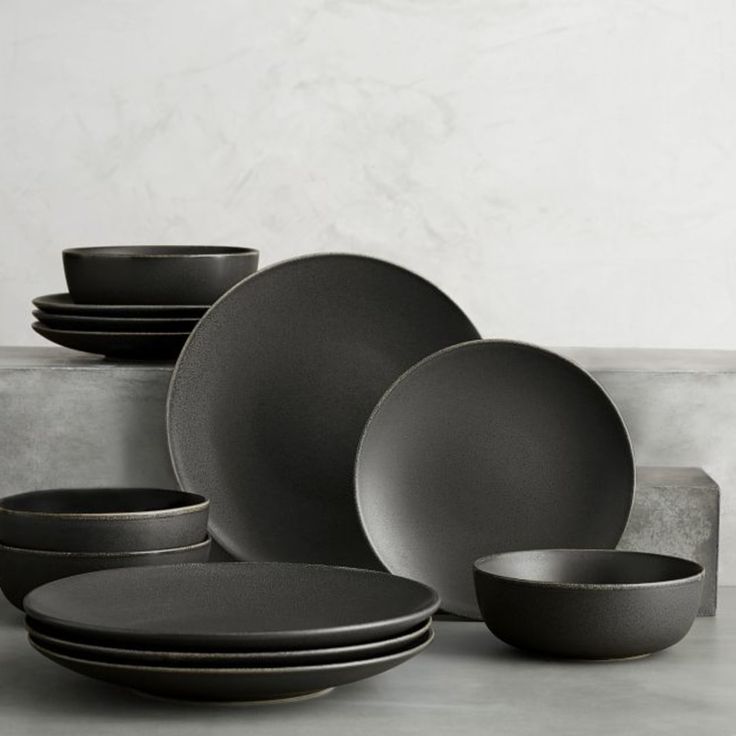 black dinnerware