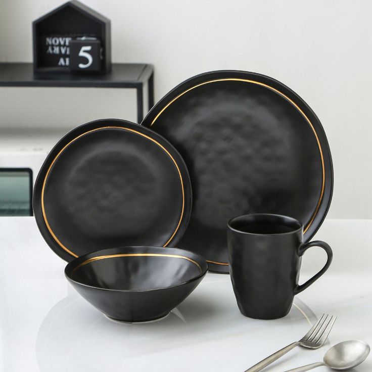 black tableware set