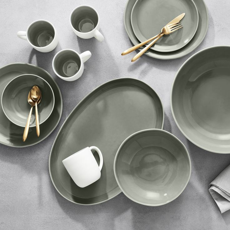 tableware set for 4