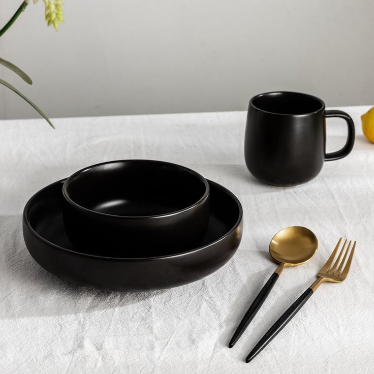 Black tableware