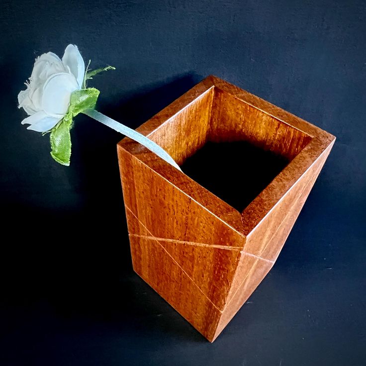 Flower vase