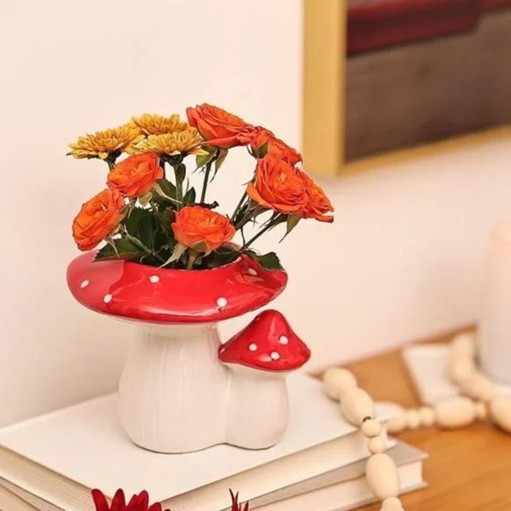 Mushroom-shaped vase