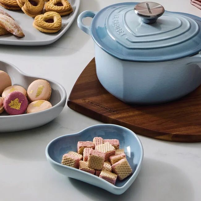 Heart-shaped bakeware